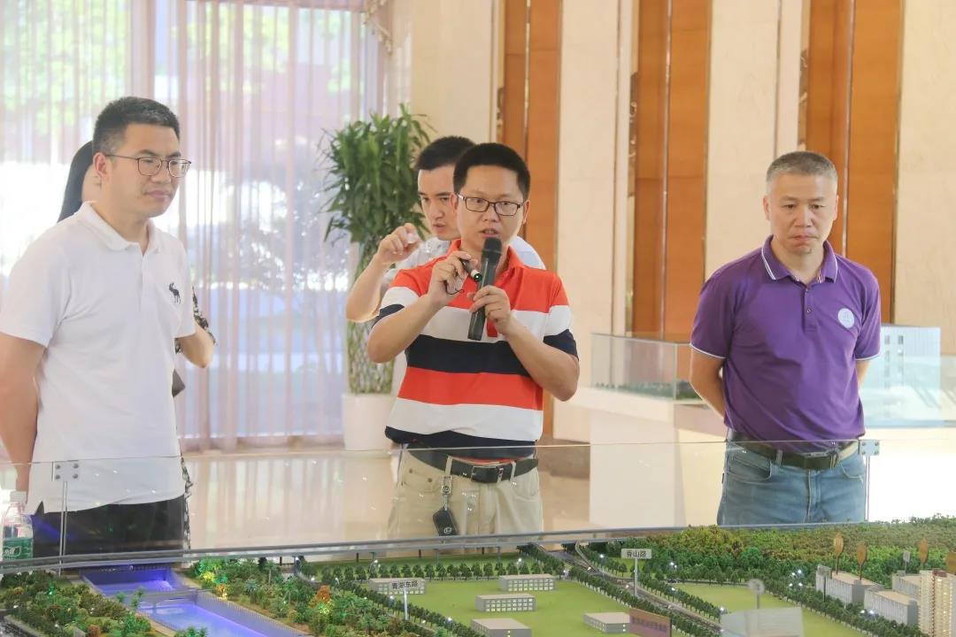 重庆江津区白沙工业园政府考察团参访力合双清创新基地