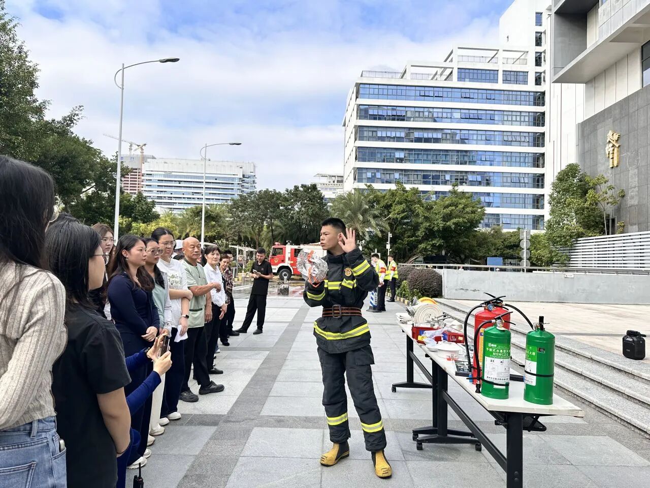 全民消防，生命至上——力合科创2025年消防月消防演习成功举办